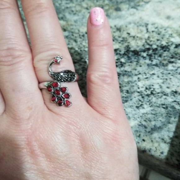 Peacock Garnet Marcasite Ring - Picture 6 of 8